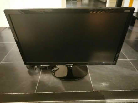 Photo of free Samsung 22" Monitor (Fareham PO15) #1