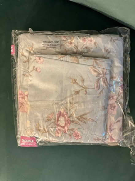 Photo of free Floral double duvet (Carshalton SM5) #1