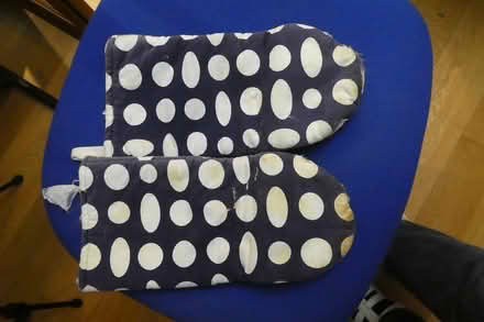 Photo of free Old worn oven gloves/mat for repair (Cambridge, CB1) #1