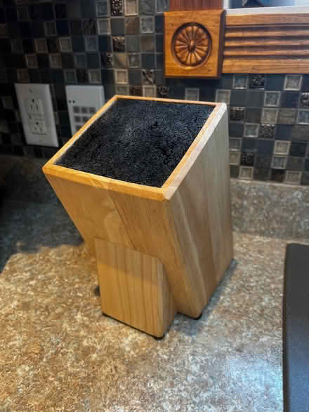 Photo of free Kitchen Knife Block (Quakertown) #1