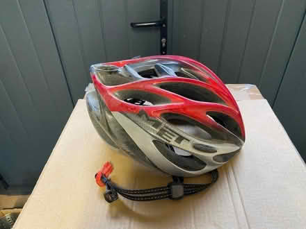Photo of free MET cycle helmet (Springfield SY2) #2