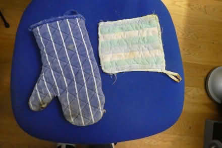 Photo of free Old worn oven gloves/mat for repair (Cambridge, CB1) #3