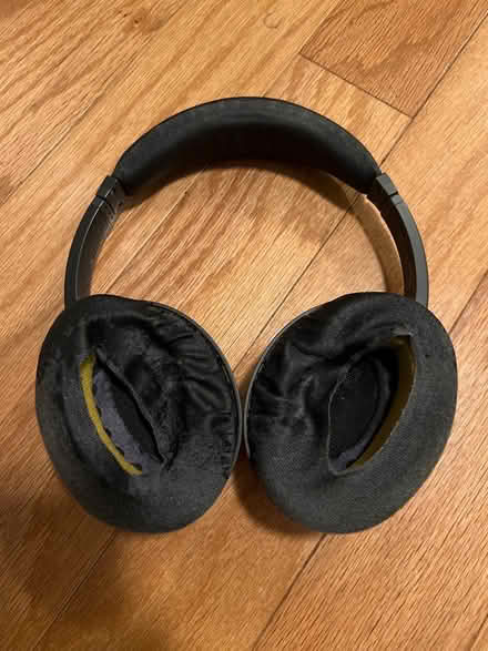 Photo of free BOSE Quiet Comfort 2 Headphones (East Harlem, above 125th St) #3