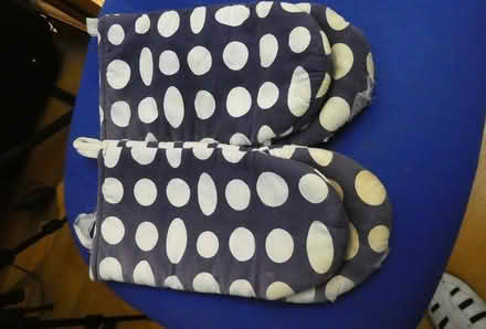 Photo of free Old worn oven gloves/mat for repair (Cambridge, CB1) #2