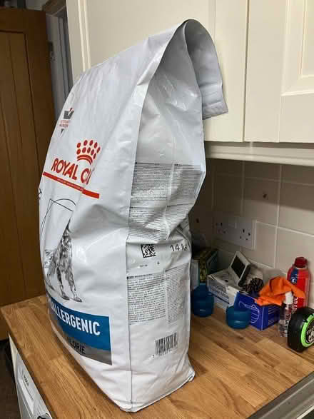 Photo of free Royal Canin Hypoallergenic Moderate Calorie Dog Food 9kg (CT21) #2