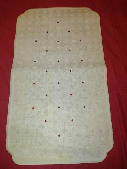 Photo of free Non slip bath or shower mat (Crewe CW1) #1