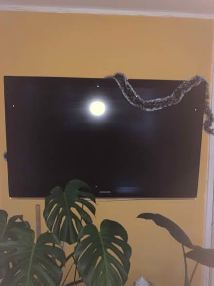Photo of free 47” Samsung tv - dim quality (Islington N1) #1