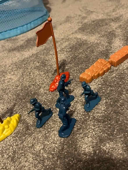 Photo of free Army figures (toys) (Wickford SS11) #1