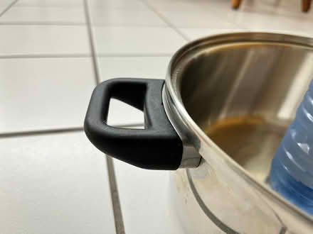 Photo of free Pot (broken handle on one side) (Streetsville) #3