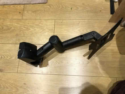 Photo of free TV wall mount no screws (Collier Row RM5) #3