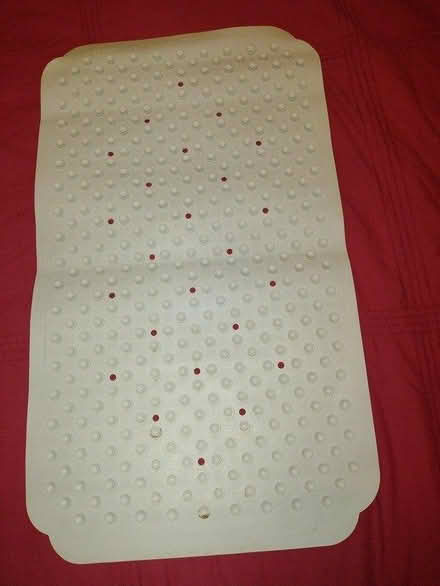 Photo of free Non slip bath or shower mat (Crewe CW1) #2