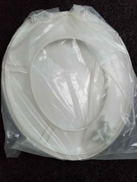 Photo of free Toilet seat (Kendal LA9) #2