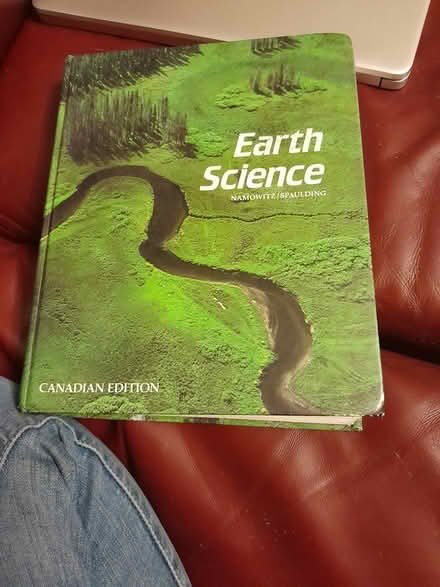 Photo of free Earth Science Textbook (Yonge and Sheppard) #1