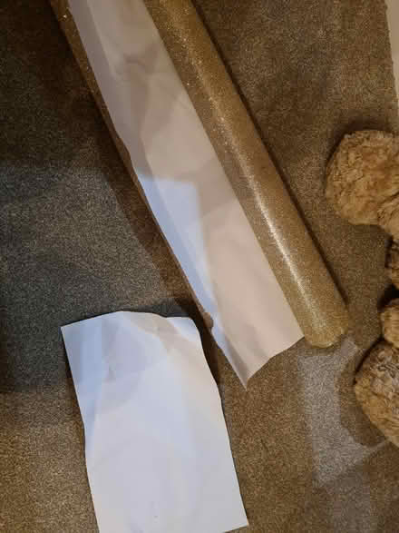 Photo of free Gold glitter wrapping paper (Flixton) #3