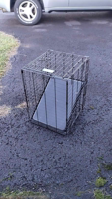 Photo of free Dog cage 24 L x 18 w x 19 H (Hatfield - School/Orvilla Rds) #1