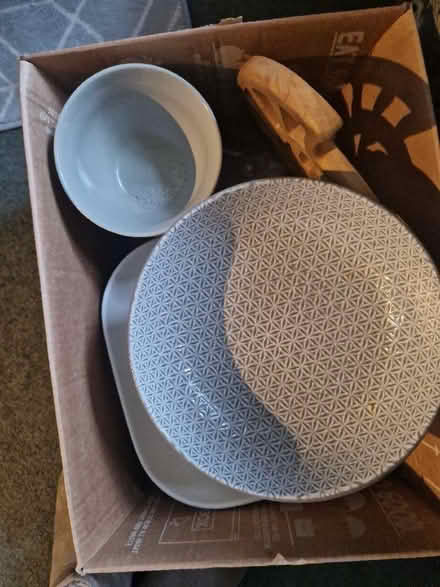 Photo of free Collection of crockery and kitchen items (Linslade LU7) #2