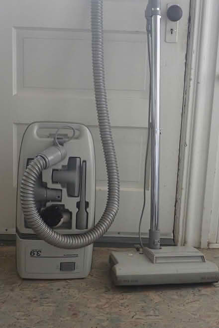 Photo of free Vacuum cleaner (central San Rafael) #1