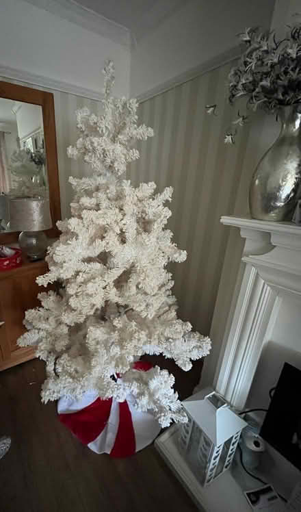 Photo of free 6ft off white Christmas tree (Eltham SE9) #2