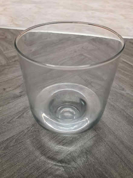 Photo of free Glass vase (DA1) #2