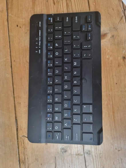 Photo of free Bluetooth keyboard (Hook roundabout KT9) #1