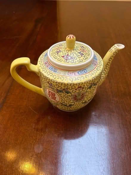 Photo of free Yellow tea pot (Clapham Junction SW11) #1