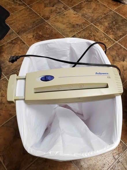 Photo of free paper shredder (NE Carlisle and Indian School) #1