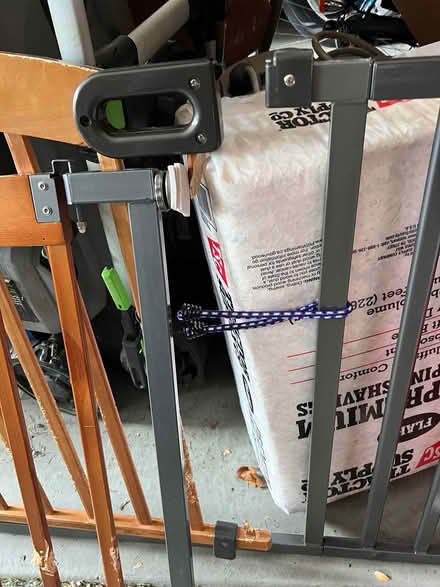 Photo of free baby / dog gates (Des Plaines freecycle) #2