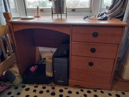 Photo of free Desk (Lewes (Lewes (near Prison)) #2