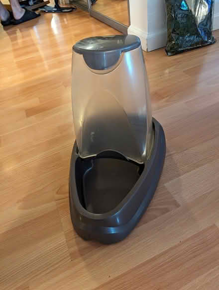 Photo of free Cat feeder (Flynn Ave, Mountain View) #1