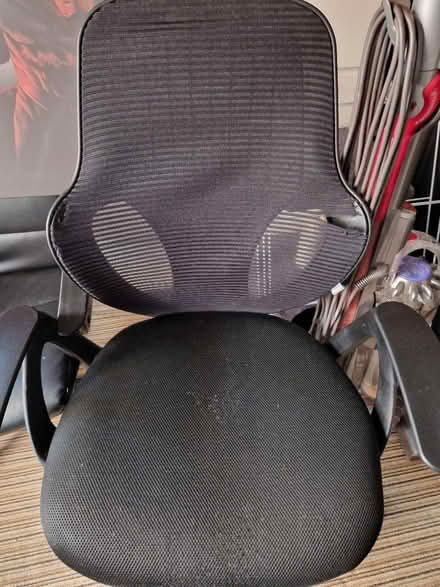 Photo of free Black swivel office chair (Swarkestone Stop DE73) #2