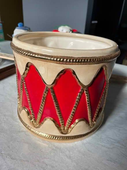 Photo of free Ceramic drum planter (Red Bank) #1
