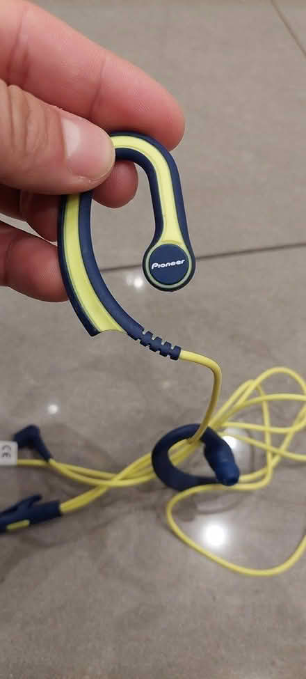 Photo of free Pioneer running headphones (Radcliffe M26) #1