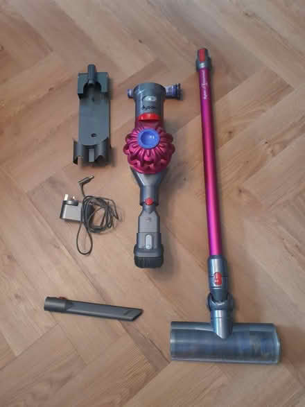 Photo of free Dyson Vacuum- SPARES OR REPAIR (Carshalton Beeches SM5) #1