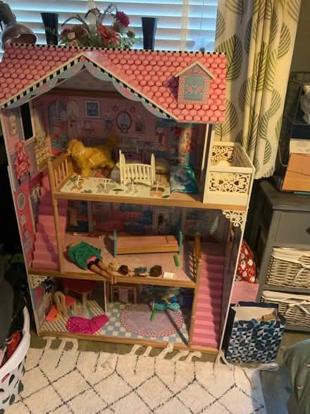 Photo of free Very large dolls house (ME15) #1