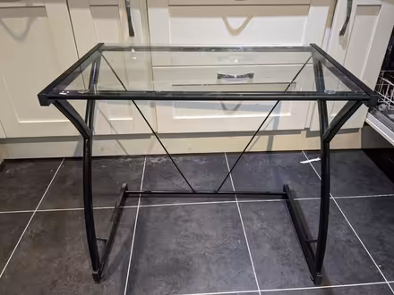Photo of free Glass topped desk (Manor Estate, Hemel. HP3) #2