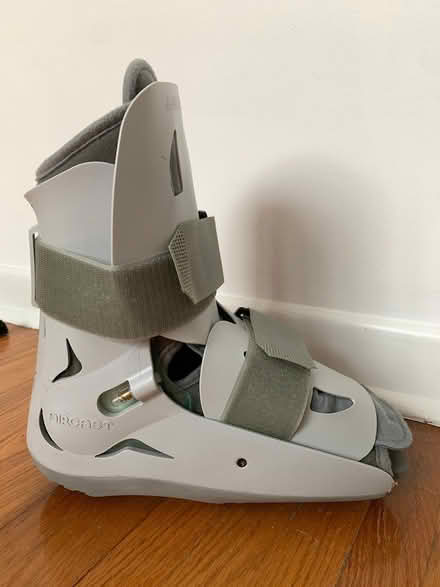 Photo of free AirCast for Left foot/ankle injury (Upper Beaches) #1