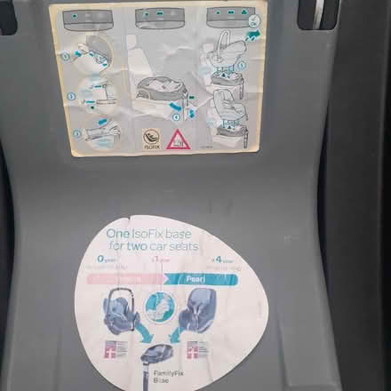 Photo of free Maxi cosi car seat and base (Morden - just off central road) #3
