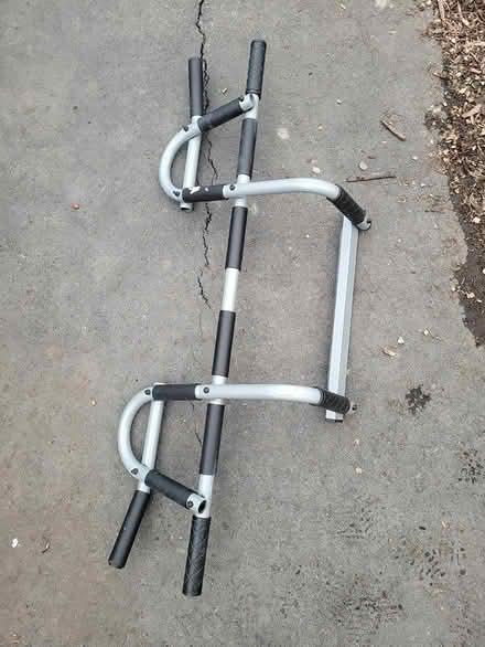 Photo of free Pull up bar (Streetsville area) #1