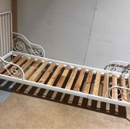 Photo of free IKEA extendable bed (Howlands AL7) #1