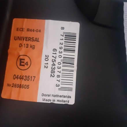 Photo of free Maxi cosi car seat and base (Morden - just off central road) #4