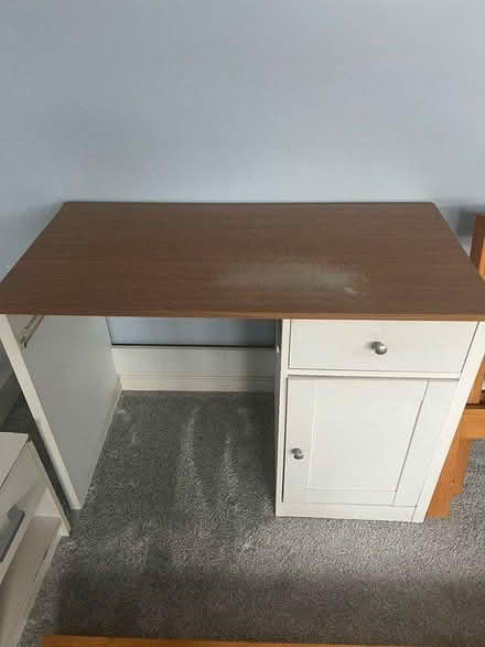 Photo of free Desk (Isleworth TW7) #1