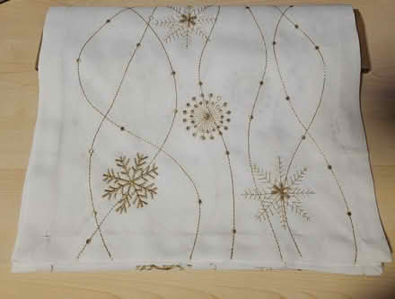 Photo of free Christmas table runner (Westbrook WA5) #1