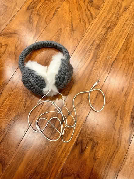 Photo of free Ear-warmer headphones (w/ cable) (SW7) #4