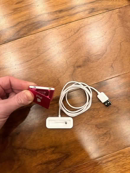 Photo of free iPod Shuffle - 2nd Generation (SW7) #2