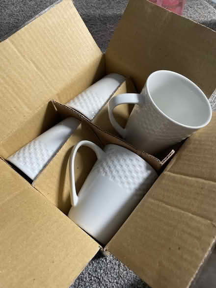 Photo of free 4 white mugs (CR2) #1
