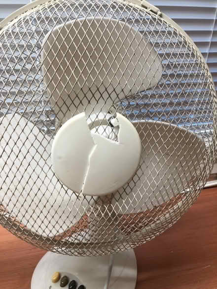 Photo of free 2 x fans (Welling DA16) #3