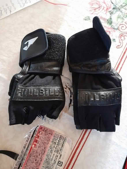 Photo of free wrist guards (60657) (near Belmont and Greenview) #1