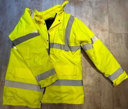 Photo of free Heavy hi-viz coat - never worn (Radlett WD7) #2