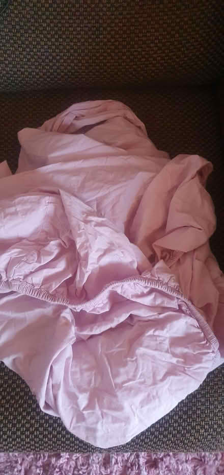 Photo of free pink fitted sheet double (Banner Cross S11) #1
