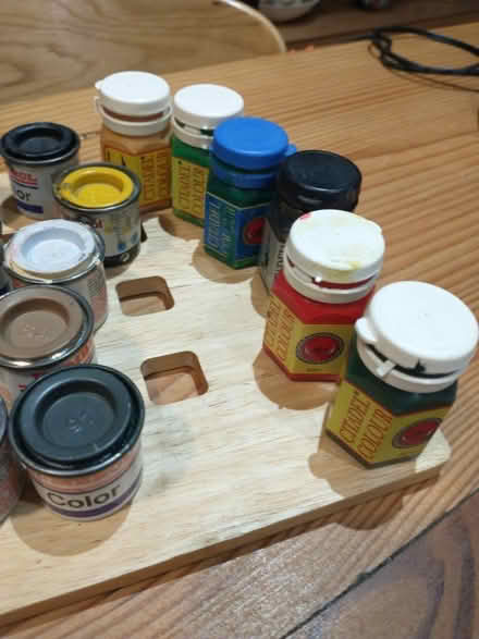 Photo of free Various paints for miniatures (Fleetville) #3